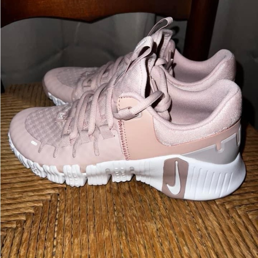 Nike MetCons size 6 NEVER WORN